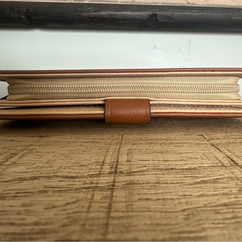 Vagabond Goods Brown Leaf Cutout Wallet | “Sea La Vie” Embossing - Picture 5 of 16